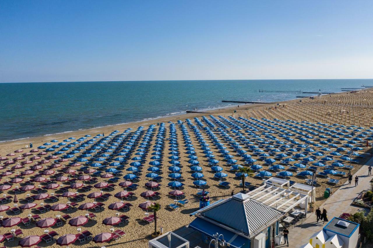 Hotel Mondial Lido di Jesolo Esterno foto